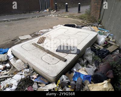 Fly-Tipping, Wolverhampton, Royaume-Uni Banque D'Images