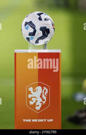 Almelo, pays-Bas. 10 octobre 2024. ALMELO, 10-10-2024, stade Asito, football, amical, saison 2024/2025, pendant le match pays-Bas U21 - Mexique U21, match Ball Credit : Pro Shots/Alamy Live News Banque D'Images