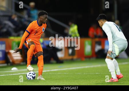 Almelo, pays-Bas. 10 octobre 2024. ALMELO, 10-10-2024, stade Asito, football, amical, saison 2024/2025, pendant le match pays-Bas U21 - Mexique U21, pays-Bas joueur U21 Ernest Poku crédit : Pro Shots/Alamy Live News Banque D'Images