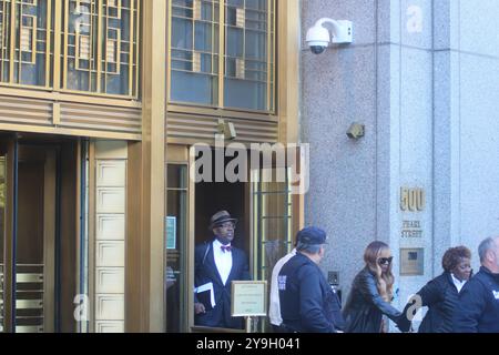 New York, États-Unis. 10 octobre 2024. Anthony Ricco, avocat de Sean Combs, quitte le tribunal après l'affaire US v. Combs. Credit : Matthew Russell Lee/Alamy Live News Banque D'Images