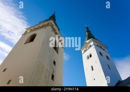 Cathédrale de la Sainte Trinité et tour de Burian, Katedrala najsvatejsej trojice nad Burianova veza, Zilina, Slovaquie. Clocher et beffroi. Landma historique Banque D'Images