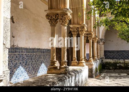 Cloître principal du monastère de l'ordre du Christ, Convento de Cristo à Tomar au Portugal. Banque D'Images