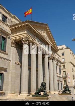 Le Palais du Parlement ou Palacio de las Cortes où se réunit le Congrès des députés, Madrid, Espagne Banque D'Images