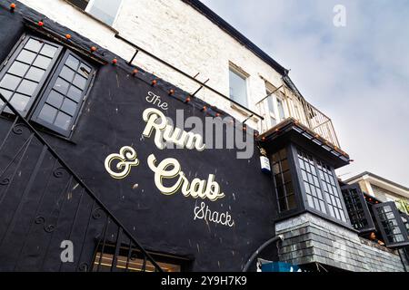 Restaurant Rum & Crab Shack et vue sur Wharf Road à St Ives, Cornwall, Royaume-Uni Banque D'Images