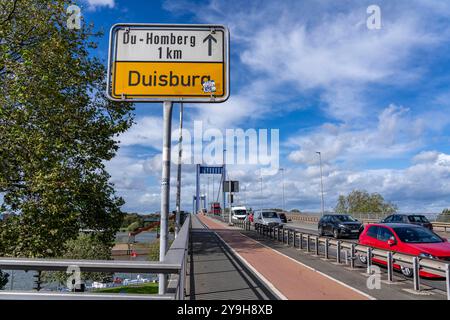 Le pont Friedrich Ebert sur le Rhin entre Ruhrort et Homberg, Duisburg, NRW, Allemagne, Banque D'Images