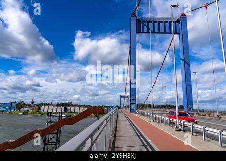 Le pont Friedrich Ebert sur le Rhin entre Ruhrort et Homberg, Duisburg, NRW, Allemagne, Banque D'Images