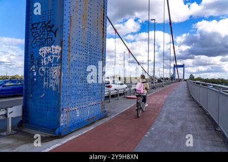 Le pont Friedrich Ebert sur le Rhin entre Ruhort et Homberg, Duisburg, NRW, Allemagne, Banque D'Images