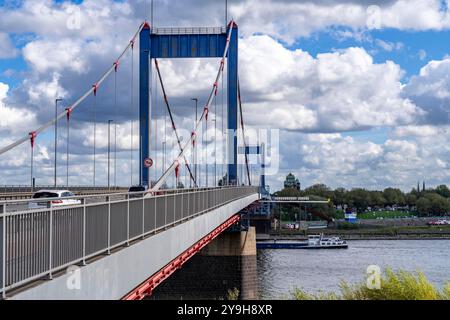 Le pont Friedrich Ebert sur le Rhin entre Ruhort et Homberg, Duisburg, NRW, Allemagne, Banque D'Images