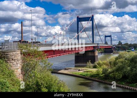 Le pont Friedrich Ebert sur le Rhin entre Ruhrort et Homberg, Duisburg, NRW, Allemagne, Banque D'Images