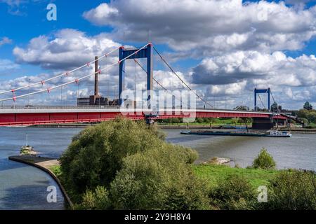 Le pont Friedrich Ebert sur le Rhin entre Ruhort et Homberg, Duisburg, NRW, Allemagne, Banque D'Images