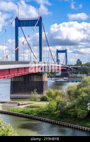 Le pont Friedrich Ebert sur le Rhin entre Ruhort et Homberg, Duisburg, NRW, Allemagne, Banque D'Images