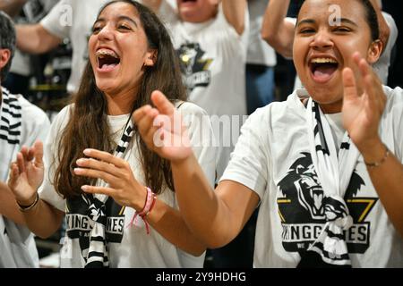 Villeurbanne, France. 10 octobre 2024. Supporters DE LDLC Asvel lors du match de basket-ball de Turkish Airlines EuroLeague opposant LDLC ASVEL et Virtus Segafredo Bologne le 10 octobre 2024 à Astroballe à Villeurbanne, France - photo Cyril lestage/DPPI crédit : DPPI Media/Alamy Live News Banque D'Images