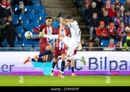 Oslo, Norvège. 10 octobre 2024. Oslo, Norvège, 10 octobre 2024 : bataille pour le ballon lors du match de football du Groupe B3 de l'UEFA Nations League entre la Norvège et la Slovénie au stade Ullevaal à Oslo, Norvège. (ANE Frosaker/SPP) crédit : SPP Sport Press photo. /Alamy Live News Banque D'Images