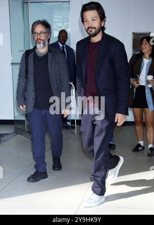 New York NY 10 octobre : Diego Luna sur Drew Barrymore Show pour parler du nouveau film la Maquina à New York. 10 octobre 2024 crédit : RW/ MediaPunch Banque D'Images