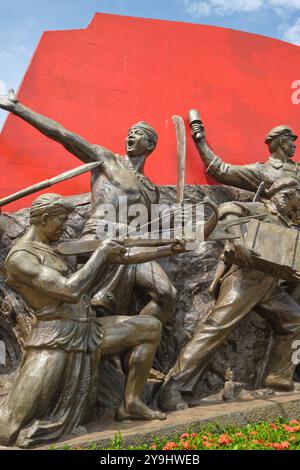 Monument patriotique, statue de l'indépendance, y compris le tir d'un arc. Au leader communiste Kayson Phomvihan Museum à Vientiane, Laos. Banque D'Images