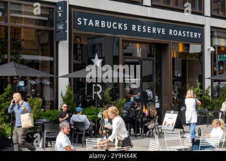 Starbucks Reserve Roastery est un café/restaurant/boutique de cadeaux opérant dans le quartier de Chelsea à New York, aux États-Unis 2024 Banque D'Images