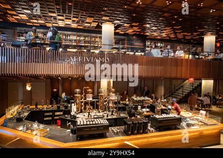 Starbucks Reserve Roastery est un café/restaurant/boutique de cadeaux opérant dans le quartier de Chelsea à New York, aux États-Unis 2024 Banque D'Images