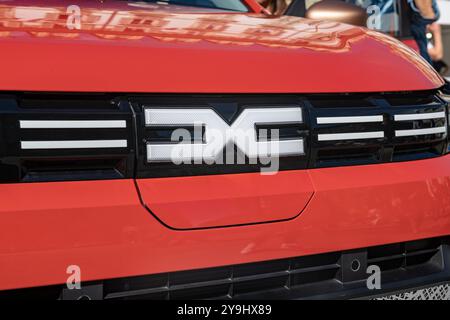 marque dacia, qui fait partie du groupe renoult, le constructeur automobile conçoit avec confort, sécurité et fonctionnalité à l'esprit, créant des voitures solides et belles Banque D'Images