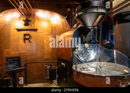 Starbucks Reserve Roastery est un café/restaurant/boutique de cadeaux opérant dans le quartier de Chelsea à New York, aux États-Unis 2024 Banque D'Images