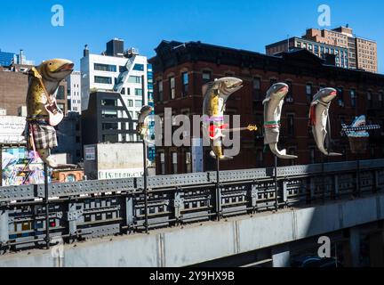 Et s'ils aboient ? Est une installation humoristique d'art public sur le Highline, 2024, New York City, USA Banque D'Images