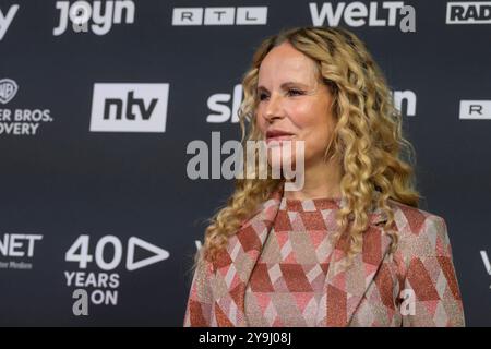 GER, Berlin, Vaunet zum Jubilaeumsevent 40 Jahre Private Medien im Telegraphenamt Berlin, Red Carpet, im Bild : Katja Burkard, Deutsche Fernsehmoderatorin, 10.10.2024, *** GER, Berlin, Vaunet pour l'événement anniversaire 40 ans de médias privés au Telegraphenamt Berlin, tapis rouge, en image Katja Burkard, présentatrice de télévision allemande, 10 10 2024, Copyright : HMBxMedia/UwexKoch Banque D'Images