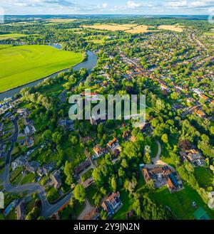 Vue aérienne de Wargrave, un village historique et paroisse civile dans le Berkshire, Angleterre, Royaume-Uni Banque D'Images