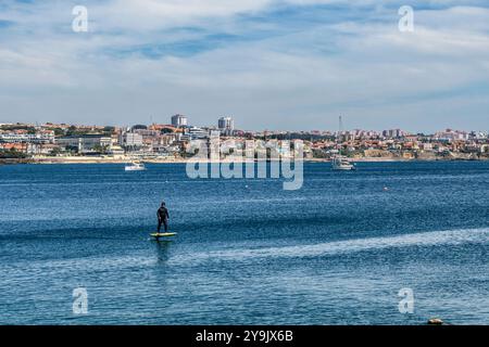 Estoril est une ville de la paroisse civile de Cascais sur la Riviera portugaise, une ancienne station balnéaire dédiée au tourisme de luxe avec un célèbre casino, Portugal Banque D'Images