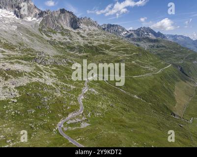Paysage au col de Furka, photo drone. Col alpin entre le canton d'Uri et le canton du Valais. Realp, Canton Uri, Suisse, Europe Banque D'Images