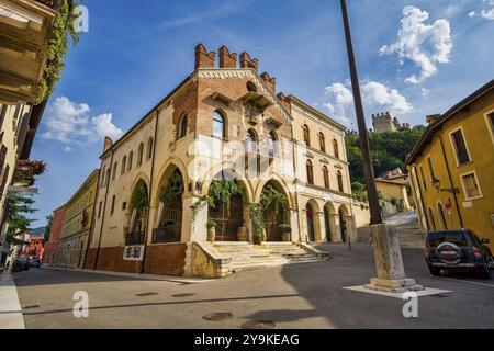 Palais de justice historique à Soave, Vénétie, Italie, Europe Banque D'Images