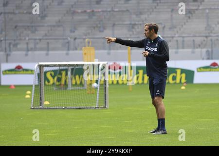Le nouvel entraîneur-chef Julian Schuster (SC Freiburg) lors de la première séance d'entraînement au coup d'envoi de l'entraînement Football Bundesliga club SC Freiburg 2024 DFL Banque D'Images