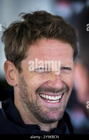 ROMAIN GROSJEAN (77) de Genève, Suisse, pilote de la SÉRIE NTT INDYCAR, donne une interview aux médias lors du Grand Prix Firestone de Monterey WE Banque D'Images