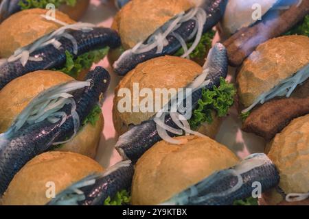 Hambourg, Allemagne, burger de poisson dans la boutique du célèbre marché aux poissons de Hambourg (Fischmarkt), Europe Banque D'Images