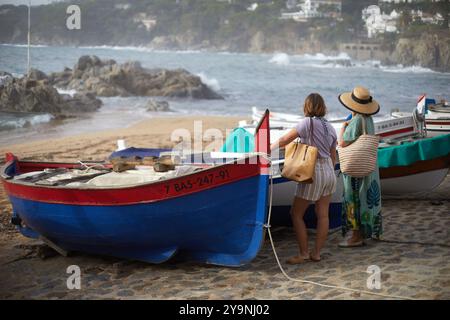 A HOUSE ON FIRE (2024) -titre original : CASA en FLAMES-, réalisé par DANI DE LA ORDEN. Crédit : Sábado Películas/Playtime Movies/Atresmedia Cine/3Cat/Eliofilm / album Banque D'Images