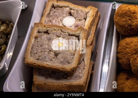 Tarte de gala avec pâtisserie de tranches d'œufs Banque D'Images