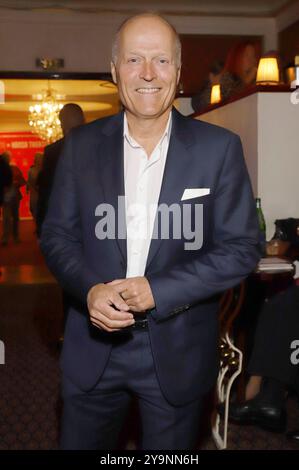 Joja Wendt BEI der Gala-Premiere zum Start des neuen programms in der Spielzeit 2024/2025 VarietÃ im Hansa-Theater. Hambourg, 10.10.2024 *** Joja Wendt à la première du gala pour lancer le nouveau programme de la saison VarietÃ 2024 2025 au Hansa Theater Hambourg, 10 10 2024 Foto:xgbrcix/xFuturexImagex hansa 4023 Banque D'Images