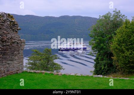 Ruines du château d'Urquhart sur la rive ouest du Loch Ness, Drumnadrochit, Highland, Écosse Banque D'Images