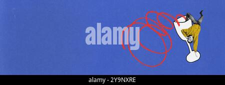 Bannière. Collage d'art contemporain. La femme est suspendue à l'envers à l'intérieur d'un verre plein de vin sur fond bleu avec un espace négatif. Banque D'Images