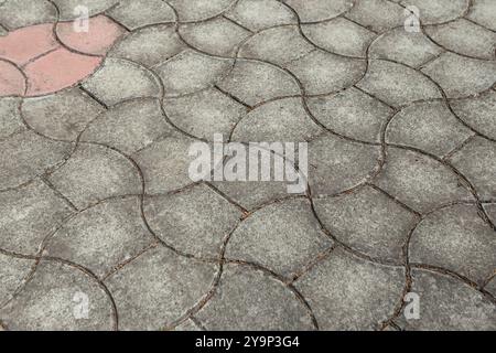 Carreaux de trottoir en béton de forme inhabituelle, abstrait gris Banque D'Images