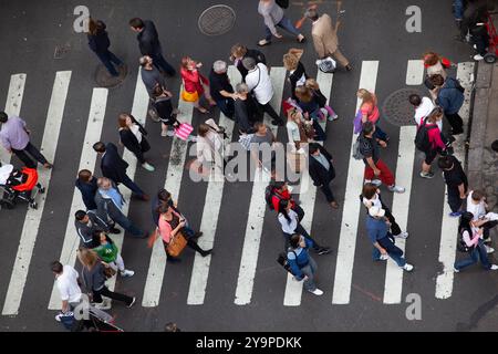 Vue aérienne du passage piéton bondé à New York Banque D'Images