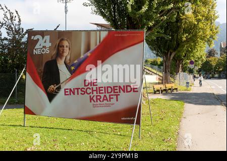 Bregenz Vorarlberg Autriche 19 septembre 2024 le 29 septembre, les Autrichiens se rendent aux urnes pour les élections législatives pour élire le 28e Conseil national, la chambre basse du parlement bicaméral autrichien. Des affiches électorales traînent autour de Feldkirch dans la perspective du vote. Beate Meinl-Reisinger neos wahl, Nationalratswahl, Österreich,Oesterreich, Nationalrat ,zweite Kammer, österreichischen, Parlaments, wahlplakate Banque D'Images