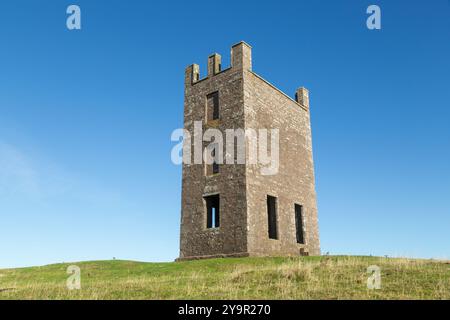 Tour d'observation supérieure de Kinpurney Hill près de Newtyle, Angus, Écosse Banque D'Images