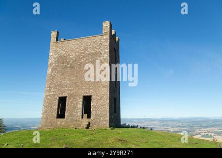 Tour d'observation supérieure de Kinpurney Hill près de Newtyle, Angus, Écosse Banque D'Images