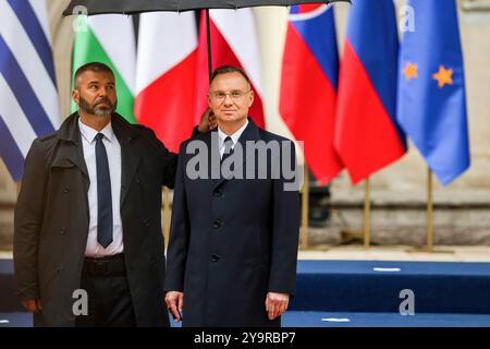 Cracovie, Pologne. 11 octobre 2024. Le président de la Pologne, Andrzej Duda, arrive pour le sommet du Groupe Arraiolos dans une cour du château de Wawel dans une vieille ville de Cracovie. Crédit : SOPA images Limited/Alamy Live News Banque D'Images