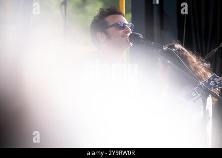 Concert de l'auteur-compositeur-interprète et musicien Anna Chedid, également connue sous son nom de scène Nach, et Matthieu Chedid, connu sous le nom de M (aussi typographie -M-) A. Banque D'Images