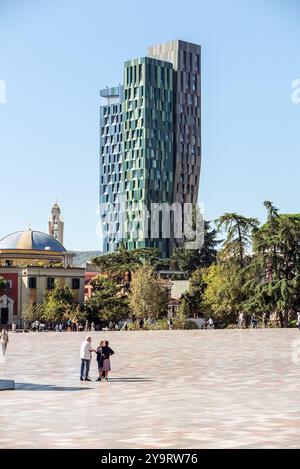 Albanie, Tirana, la TOUR ALBAN DE TIRANA (ATTI) et la Résurrection de la cathédrale Christ orthodoxe Banque D'Images