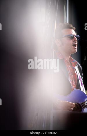 Concert du chanteur compositeur et musicien Matthieu Chedid, connu sous le nom de M (aussi typographie -M-) au Festival du Verbe à Martres-Tolosane dans le H. Banque D'Images