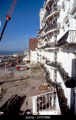 Photo du dossier datée du 12/10/84 de la scène au Grand Hôtel, Brighton, après l'explosion d'une bombe lors de la conférence du Parti conservateur. L'attentat à la bombe de l'IRA il y a 40 ans a déchiré le Grand Hôtel de Birghton, où la première ministre de l'époque Margaret Thatcher et des membres de son cabinet séjournaient pendant la conférence du Parti conservateur. Cinq personnes ont été tuées dans l'explosion et 34 autres ont été blessées. Date d'émission : vendredi 11 octobre 2024. Banque D'Images