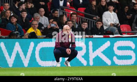 Londres, Royaume-Uni. 10 octobre 2024. Lee Carsley, l'entraîneur-chef/entraîneur d'Angleterre Interim, regarde. Angleterre v Grèce, match du groupe F de l'UEFA Nations League au stade de Wembley à Londres le jeudi 10 octobre 2024. Usage éditorial exclusif. photo par Sandra Mailer/Andrew Orchard photographie sportive/Alamy Live News crédit : Andrew Orchard photographie sportive/Alamy Live News Banque D'Images