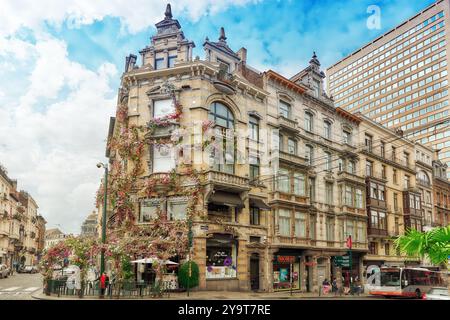 Bruxelles, Belgique - 07 juillet, 2016 fleurs enchevêtrées : Maison dans le centre de la capitale bulgare à Bruxelles. Banque D'Images