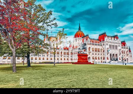 BUDAPEST, HONGRIE-Mai 04, 2016 : le Parlement hongrois Entrée principale. Vue panoramique. La Hongrie. Banque D'Images